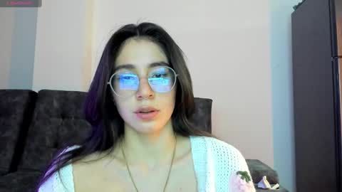 Snapshot of emma_sandovaal chatting on December 2024 01:19:01 AM Emma online show from December 2024 01:19:01 AM