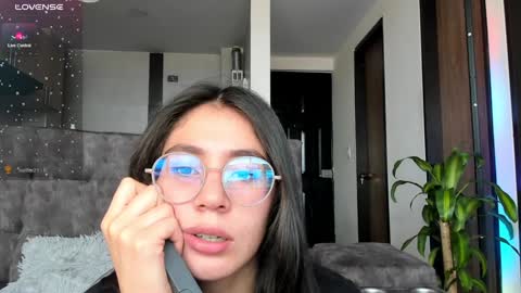 Snapshot of emma_sandovaal chatting on December 2024 05:31:02 PM Emma online show from December 2024 05:31:02 PM