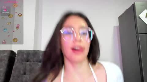 Snapshot of emma_sandovaal chatting on February 2025 04:54:02 AM Emma online show from February 2025 04:54:02 AM