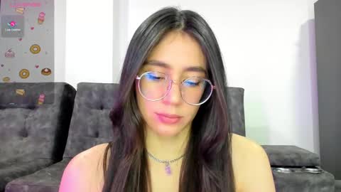 Snapshot of emma_sandovaal chatting on February 2025 04:58:01 AM Emma online show from February 2025 04:58:01 AM