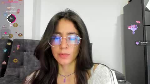 Snapshot of emma_sandovaal chatting on February 2025 05:15:02 AM Emma online show from February 2025 05:15:02 AM