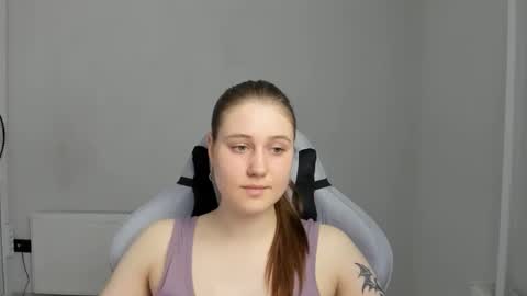 Snapshot of emma_sweettyy chatting on June 2026 12:06:02 PM Emma online show from June 2026 12:06:02 PM
