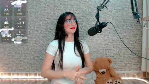 Snapshot of emma_unu chatting on May 2026 02:51:02 AM Emma online show from May 2026 02:51:02 AM
