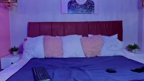 Emma online show from April 2026 07:17:02 PM