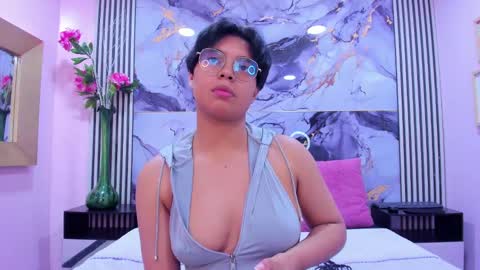 Emma  online show from September 2025 02:37:01 AM