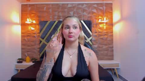Snapshot of emmaa_white_ chatting on May 2026 05:40:02 PM EMMA online show from May 2026 05:40:02 PM