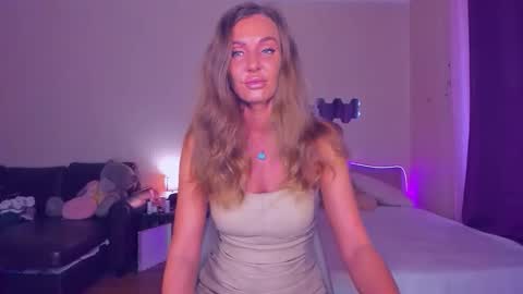 Snapshot of emmaabramson chatting on September 2025 11:21:01 AM Emma online show from September 2025 11:21:01 AM