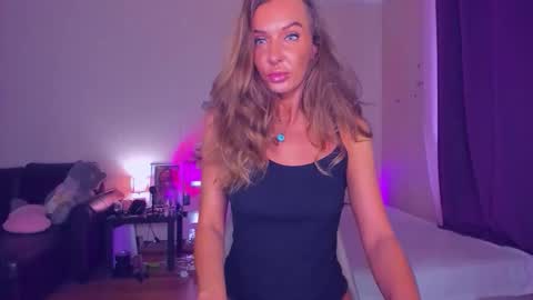 Snapshot of emmaabramson chatting on September 2025 09:54:02 AM Emma online show from September 2025 09:54:02 AM
