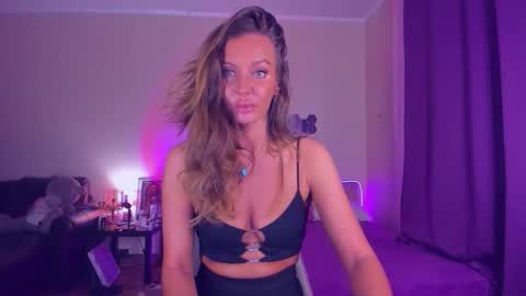 Snapshot of emmaabramson chatting on October 2025 12:47:01 PM Emma online show from October 2025 12:47:01 PM