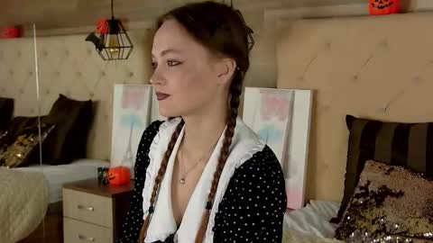 EmmaCamm online show from October 2025 01:23:02 PM