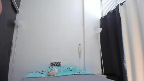 emmaclark_1 online show from May 2026 07:43:02 PM