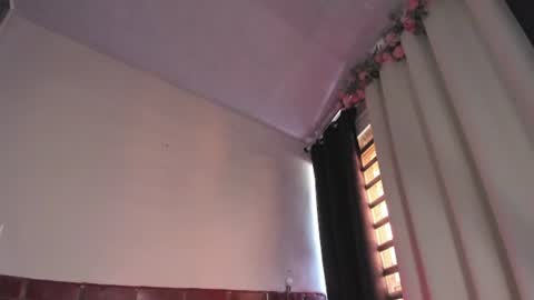 emmaclark_1 online show from June 2026 08:33:01 PM