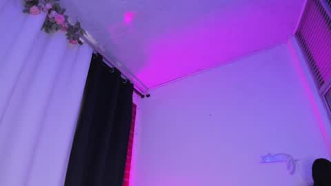 emmaclark_1 online show from July 2026 07:06:02 PM