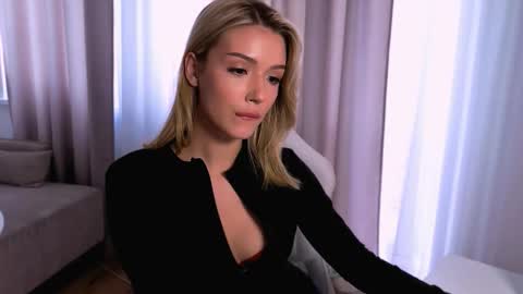 Snapshot of emmakeam_ chatting on March 2026 03:33:01 AM Emma online show from March 2026 03:33:01 AM