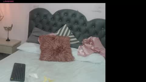 emmalozano online show from April 2026 07:07:02 PM