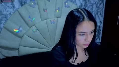 Snapshot of emmamiller__ chatting on May 2026 11:37:01 AM online show from May 2026 11:37:01 AM
