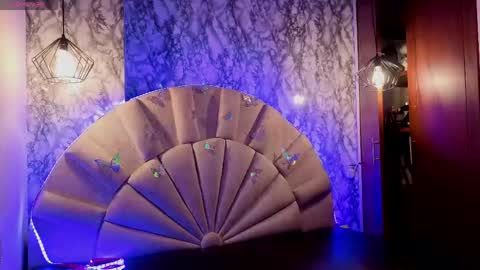 Snapshot of emmamiller__ chatting on May 2026 10:11:02 AM online show from May 2026 10:11:02 AM