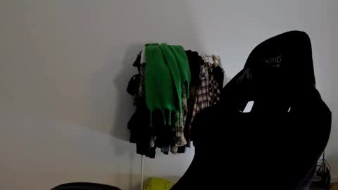 Snapshot of emmamon chatting on December 2024 08:00:01 PM Emma online show from December 2024 08:00:01 PM