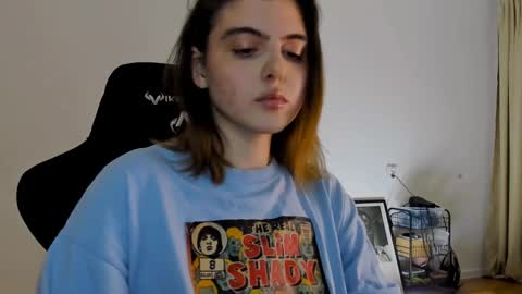 Snapshot of emmamon chatting on December 2024 06:28:02 PM Emma online show from December 2024 06:28:02 PM