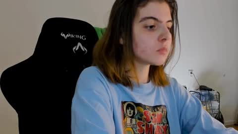 Snapshot of emmamon chatting on December 2024 08:01:02 PM Emma online show from December 2024 08:01:02 PM