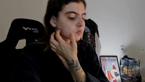 Snapshot of emmamon chatting on December 2024 07:28:02 PM Emma online show from December 2024 07:28:02 PM