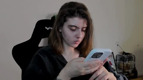 Snapshot of emmamon chatting on December 2024 08:43:01 PM Emma online show from December 2024 08:43:01 PM