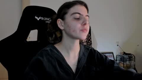 Snapshot of emmamon chatting on December 2024 02:06:01 PM Emma online show from December 2024 02:06:01 PM