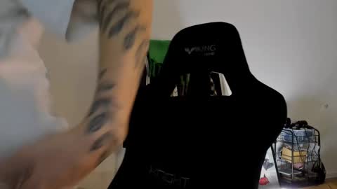 Snapshot of emmamon chatting on December 2024 07:30:02 PM Emma online show from December 2024 07:30:02 PM