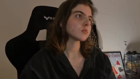 Snapshot of emmamon chatting on December 2024 07:33:01 PM Emma online show from December 2024 07:33:01 PM