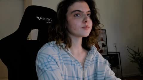 Snapshot of emmamon chatting on December 2024 02:02:02 PM Emma online show from December 2024 02:02:02 PM