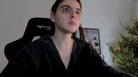 Snapshot of emmamon chatting on December 2024 08:21:02 PM Emma online show from December 2024 08:21:02 PM