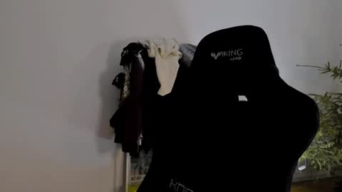 Snapshot of emmamon chatting on January 2025 06:49:01 PM Emma online show from January 2025 06:49:01 PM