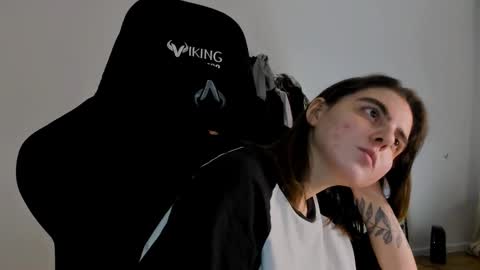 Snapshot of emmamon chatting on January 2025 08:35:02 PM Emma online show from January 2025 08:35:02 PM