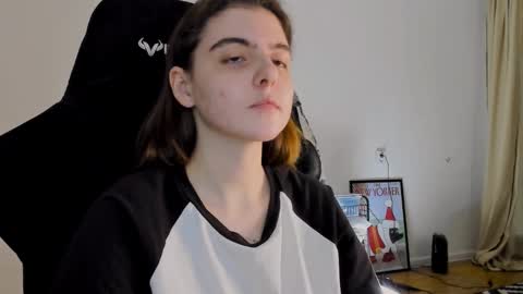 Snapshot of emmamon chatting on January 2025 08:22:02 PM Emma online show from January 2025 08:22:02 PM