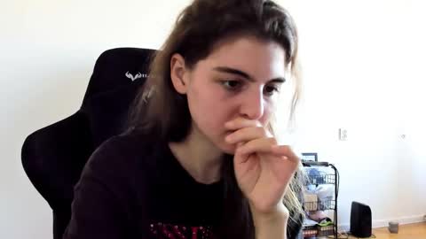 Snapshot of emmamon chatting on September 2025 09:53:02 AM Emma online show from September 2025 09:53:02 AM