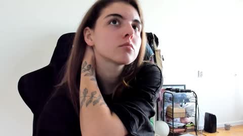 Snapshot of emmamon chatting on September 2025 08:47:01 AM Emma online show from September 2025 08:47:01 AM