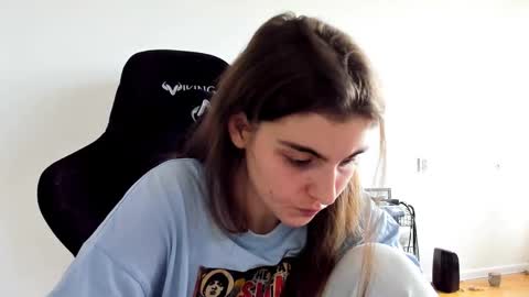 Snapshot of emmamon chatting on September 2025 11:24:01 AM Emma online show from September 2025 11:24:01 AM