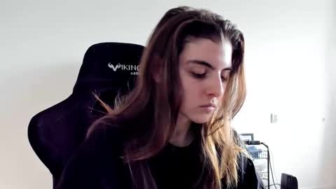 Snapshot of emmamon chatting on October 2025 10:37:02 AM Emma online show from October 2025 10:37:02 AM