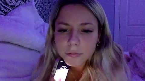 emmareaxo online show from May 2026 01:36:01 AM