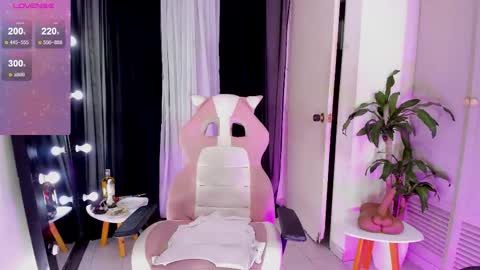 Emma Russell online show from November 2025 11:04:02 PM