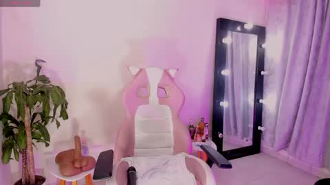 Emma Russell online show from April 2026 08:44:02 PM