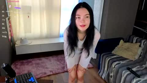Snapshot of emmasmall chatting on June 2026 06:07:02 AM Petite girl Emmy online show from June 2026 06:07:02 AM