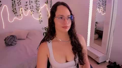Emma Torres online show from October 2025 02:15:02 PM