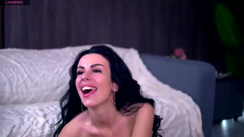 Emma online show from December 2025 09:11:02 PM