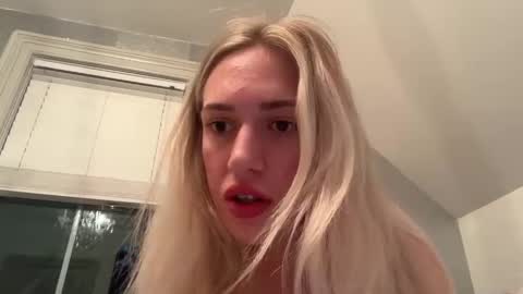 emmbella online show from April 2026 03:42:01 AM