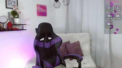 Emmi Cam online show from April 2026 01:18:01 PM