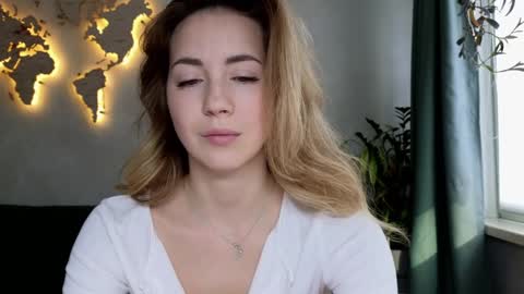 Snapshot of emmi_rosee chatting on February 2026 10:10:01 AM Miss Emmi online show from February 2026 10:10:01 AM