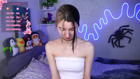 Snapshot of emmie_everly chatting on May 2026 08:37:01 PM emmie_everly online show from May 2026 08:37:01 PM