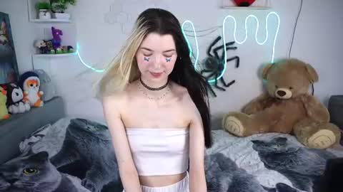 emmie_everly online show from July 2026 12:42:02 PM