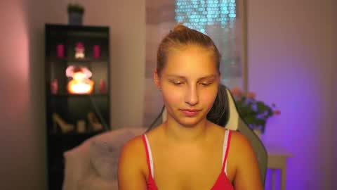 Emmie online show from October 2025 01:09:02 PM